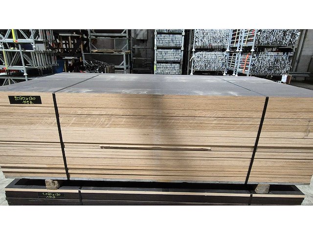 Plywood (168x) - afbeelding 2 van  2
