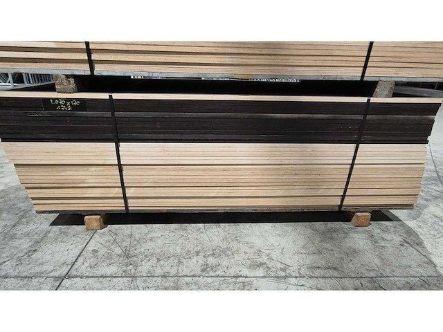 Plywood (174x) - afbeelding 2 van  2