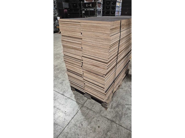 Plywood (210x) - afbeelding 1 van  2