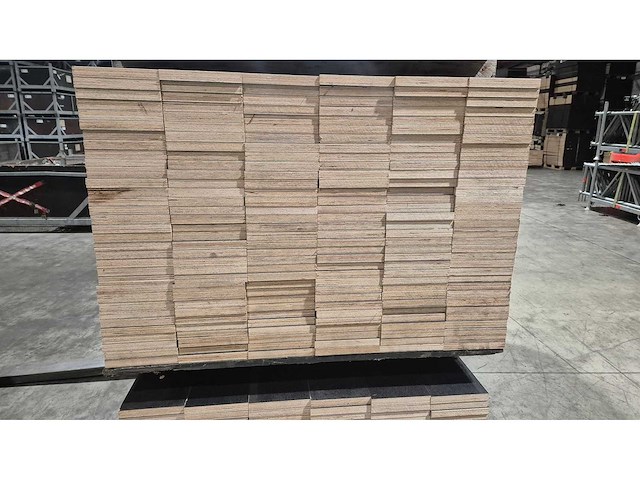 Plywood - afbeelding 1 van  1