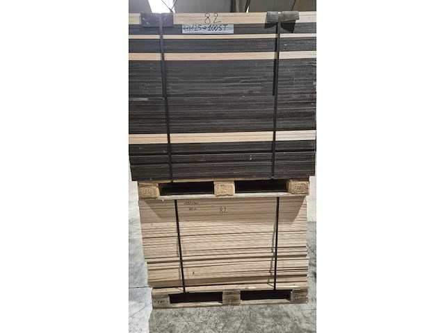 Plywood - afbeelding 1 van  1