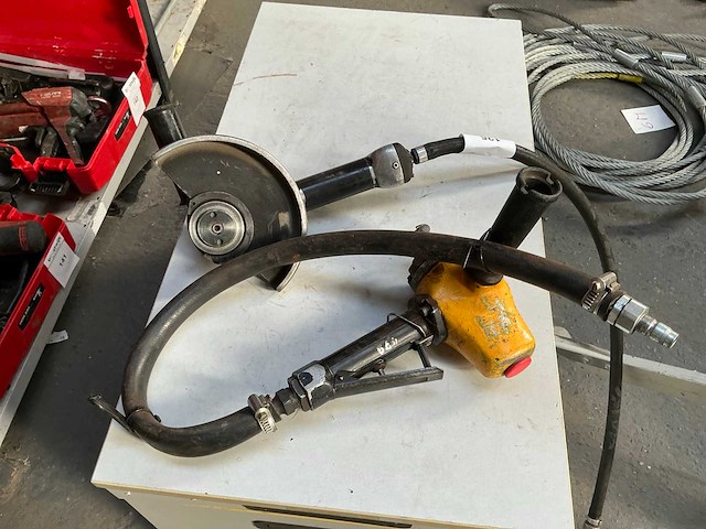 Pneumatisch gereedschap (2x) - afbeelding 1 van  5