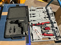 Pneumatisch klinknagelpistool (2x) - afbeelding 1 van  8