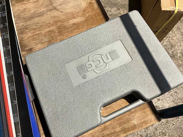 Pneumatisch klinknagelpistool (2x) - afbeelding 8 van  8