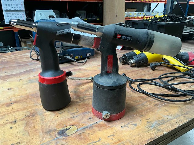 Pneumatische blindklinknagelmachine (2x) - afbeelding 1 van  4