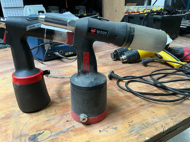 Pneumatische blindklinknagelmachine (2x) - afbeelding 2 van  4