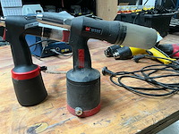 Pneumatische blindklinknagelmachine (2x) - afbeelding 2 van  4