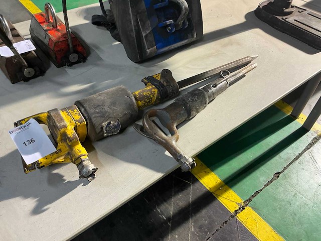 Pneumatische breekhamer (2x) - afbeelding 1 van  2