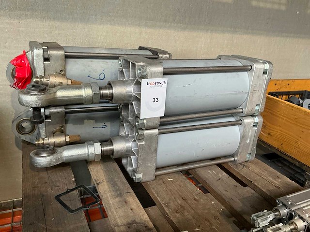 Pneumatische cilinder (4x) - afbeelding 1 van  4