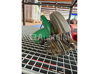 Pneumatische hamer - 1 vetpomp - 1 slijpmachine - 1 cirkelzaag - afbeelding 9 van  12