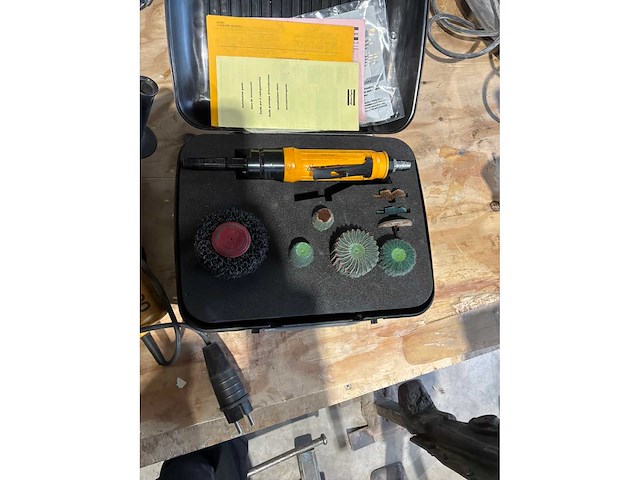 Pneumatische hand slijpmachine, satineermachine - afbeelding 2 van  7