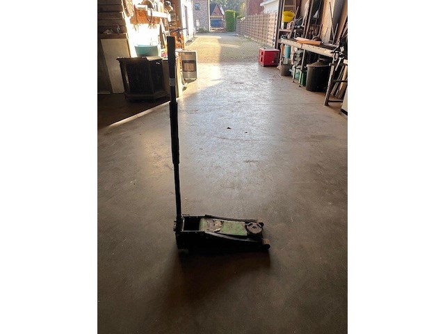 Pneumatische krik (2) - afbeelding 1 van  6