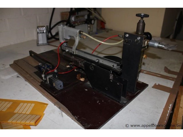 Pneumatische nietmachine, met manometer, werking niet gekend - afbeelding 2 van  2