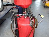 Pneumatische olieaftapwagen matthys - afbeelding 2 van  2