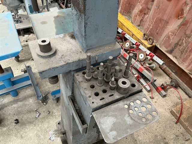 Pneumatische ponsmachine - afbeelding 3 van  6