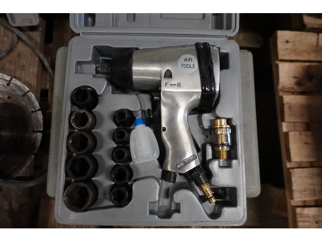 Pneumatische slagmoersleutelset + nietjesschieter - afbeelding 1 van  2
