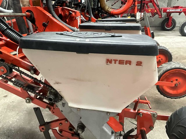 Pneumatische zaaimachine kuhn planter 2 compleet met kuhn venta - afbeelding 5 van  35
