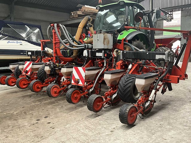 Pneumatische zaaimachine kuhn planter 2 compleet met kuhn venta - afbeelding 29 van  35