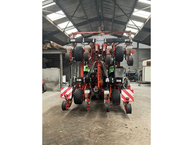 Pneumatische zaaimachine kuhn planter 2 compleet met kuhn venta - afbeelding 35 van  35