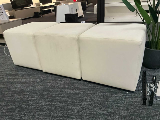 Poef (+/-10) - afbeelding 3 van  6