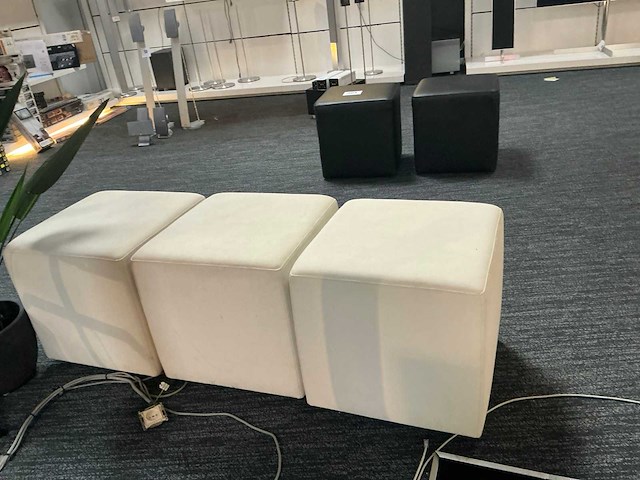 Poef (+/-10) - afbeelding 4 van  6