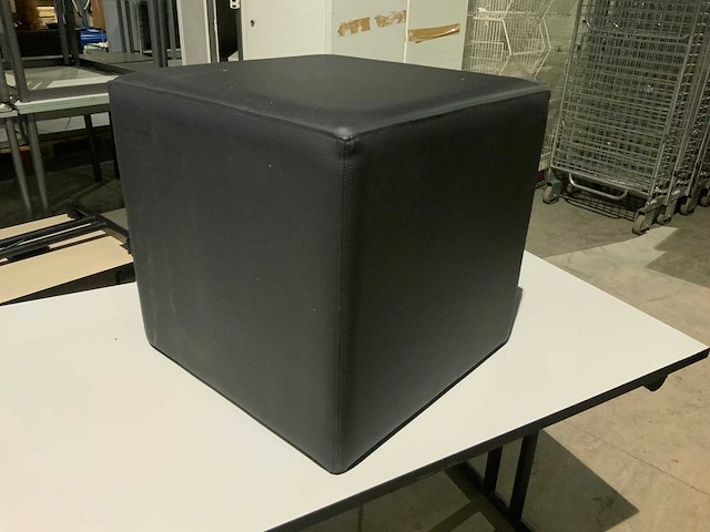 Poef-hocker (18x) - afbeelding 2 van  3
