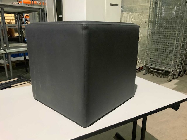 Poef-hocker (18x) - afbeelding 1 van  1
