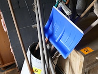 Poets en tuinmateriaal - afbeelding 1 van  4