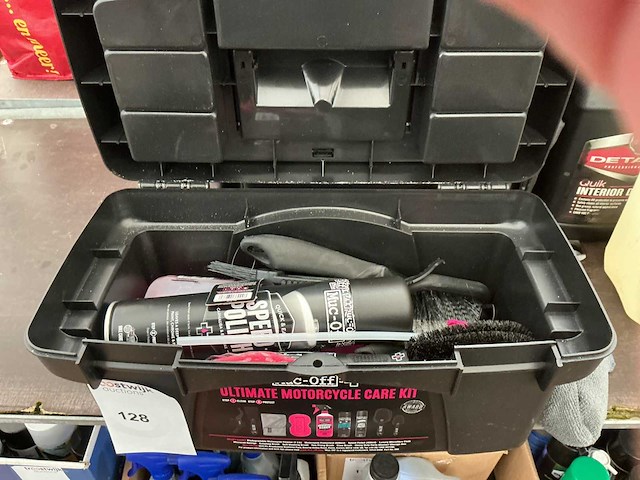 Poetsbox met inhoud - afbeelding 1 van  2