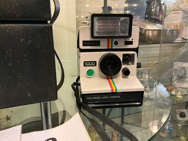 Polaroid oldskool fotocamera + philips videocamera - afbeelding 1 van  4