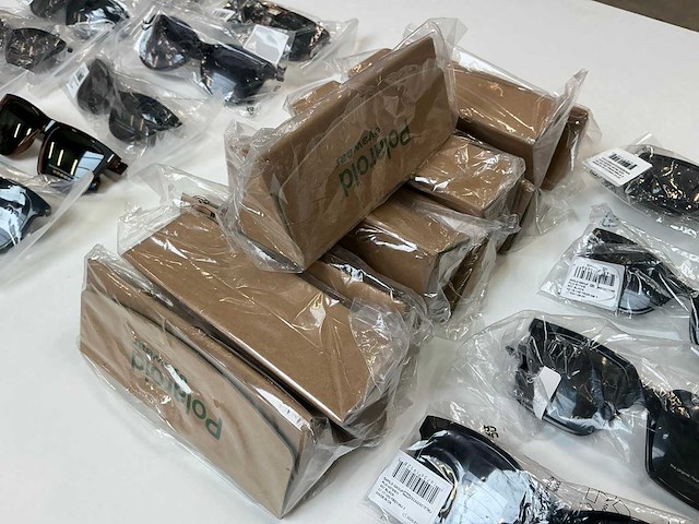 Polaroid zonnebril (16x) - afbeelding 7 van  10