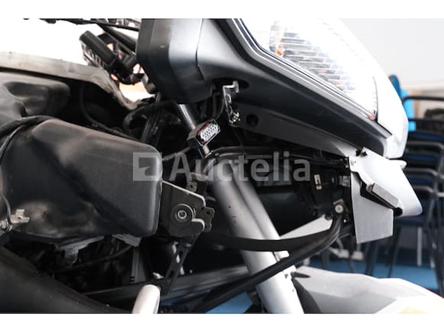 Politiemotorfiets crashte bmw r1200rt (2010-71.120 km-vin:wb1043003azw32233) - afbeelding 10 van  27