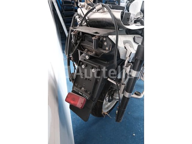 Politiemotorfiets crashte bmw r1200rt (2010-71.120 km-vin:wb1043003azw32233) - afbeelding 13 van  27