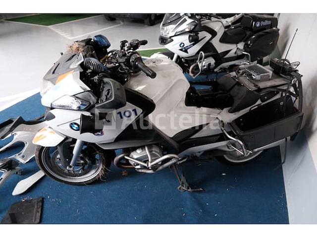 Politiemotorfiets crashte bmw r1200rt (2010-71.120 km-vin:wb1043003azw32233) - afbeelding 24 van  27