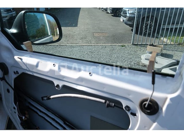 Politievoertuig volkswagen kombi (2019-228,099 km) - afbeelding 11 van  58