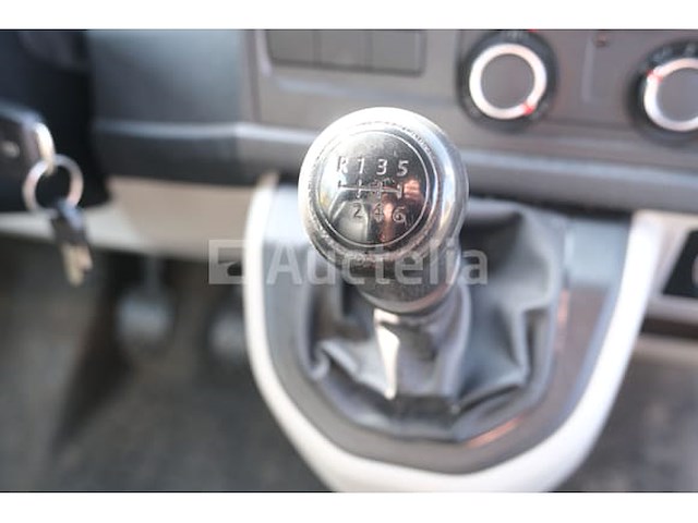 Politievoertuig volkswagen kombi (2019-228,099 km) - afbeelding 19 van  58