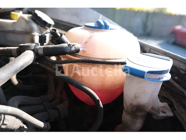 Politievoertuig volkswagen kombi (2019-230,267 km) - afbeelding 17 van  55