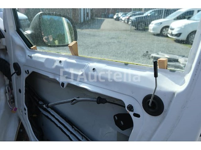 Politievoertuig volkswagen kombi (2019-230,267 km) - afbeelding 33 van  55