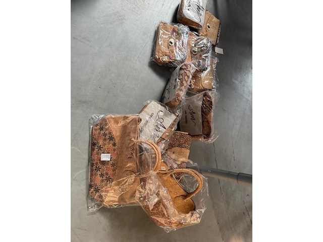 Polshorloges, handtassen, geldbeugels, .. afgewerkt in kurk - afbeelding 3 van  17