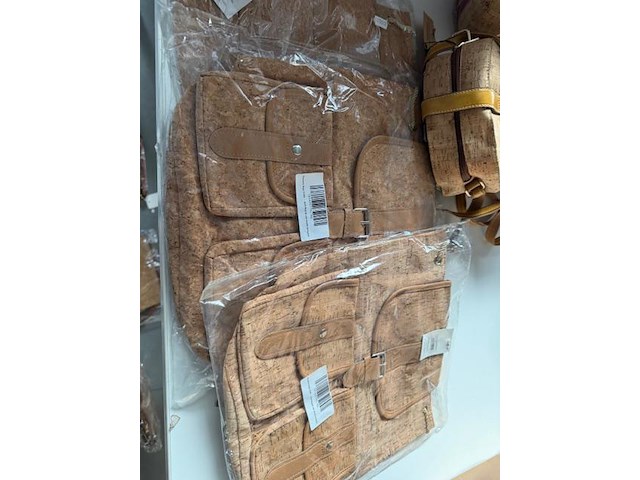 Polshorloges, handtassen, geldbeugels, .. afgewerkt in kurk - afbeelding 4 van  17