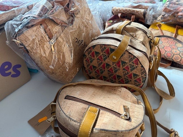 Polshorloges, handtassen, geldbeugels, .. afgewerkt in kurk - afbeelding 5 van  17