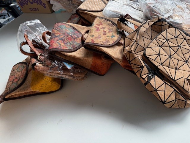 Polshorloges, handtassen, geldbeugels, .. afgewerkt in kurk - afbeelding 6 van  17