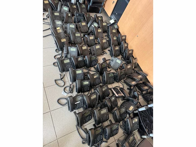 Polycom - vvx310 & vvx500 - pakket van 74 vvx310 & 10 vvx500 telefoons - afbeelding 1 van  10