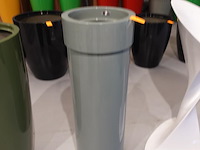 Polyester bloempot dalat met autolak - afbeelding 2 van  4