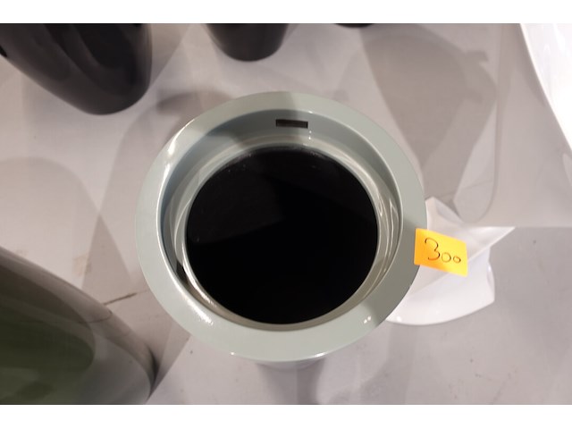 Polyester bloempot dalat met autolak - afbeelding 3 van  4