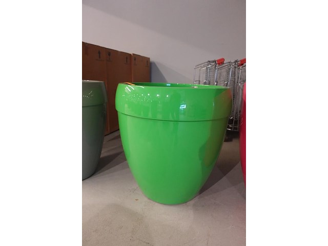 Polyester bloempot dalat met autolak - afbeelding 1 van  5