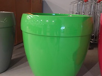 Polyester bloempot dalat met autolak - afbeelding 1 van  5