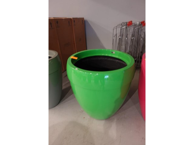 Polyester bloempot dalat met autolak - afbeelding 2 van  5