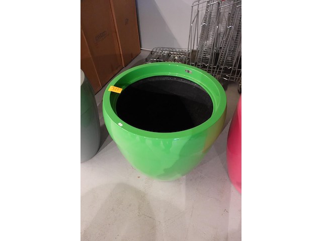 Polyester bloempot dalat met autolak - afbeelding 3 van  5