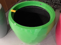 Polyester bloempot dalat met autolak - afbeelding 3 van  5